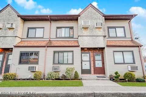 Photo of 360 Barlow Avenue #B5, Staten Island, NY 10308 (MLS # 2500977)