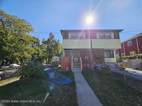 Photo of 92 Lynhurst Avenue, Staten Island, NY 10305 (MLS # 2405968)