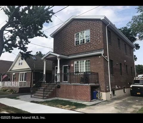Photo of 633 Britton Avenue, Staten Island, NY 10304 (MLS # 2503317)