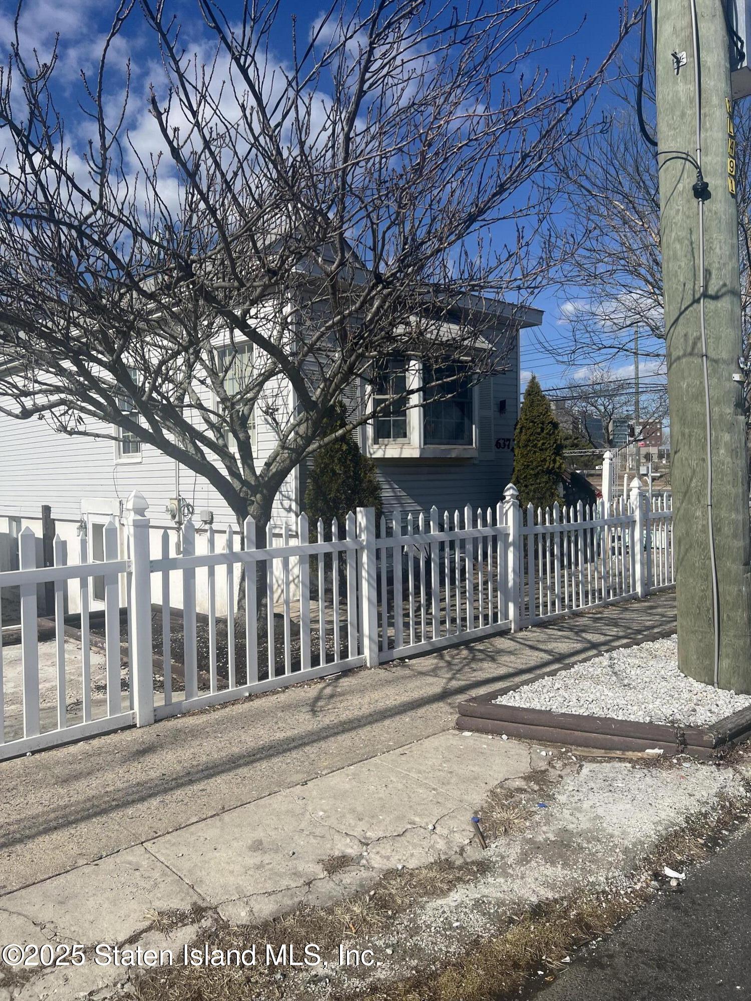 637 Oceanside Avenue, Staten Island, New York image 2