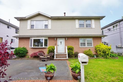 Photo of 384 Alter Avenue, Staten Island, NY 10305 (MLS # 1161732)