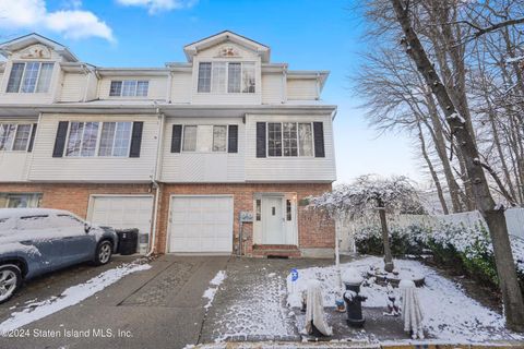 Photo of 15 Spruce Lane, Staten Island, NY 10309 (MLS # 2406910)