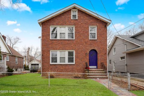 Photo of 23 Bancroft Avenue, Staten Island, NY 10306 (MLS # 2501304)