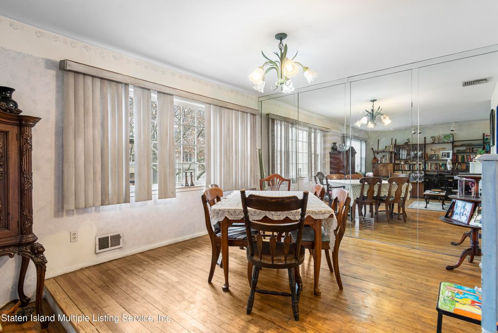 Photo of 8 President Street, Staten Island, NY 10314 (MLS # 1163907)