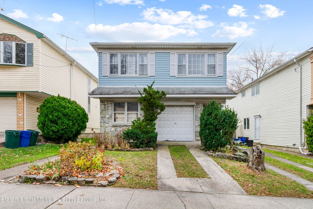 Photo of 8 President Street, Staten Island, NY 10314 (MLS # 1163907)