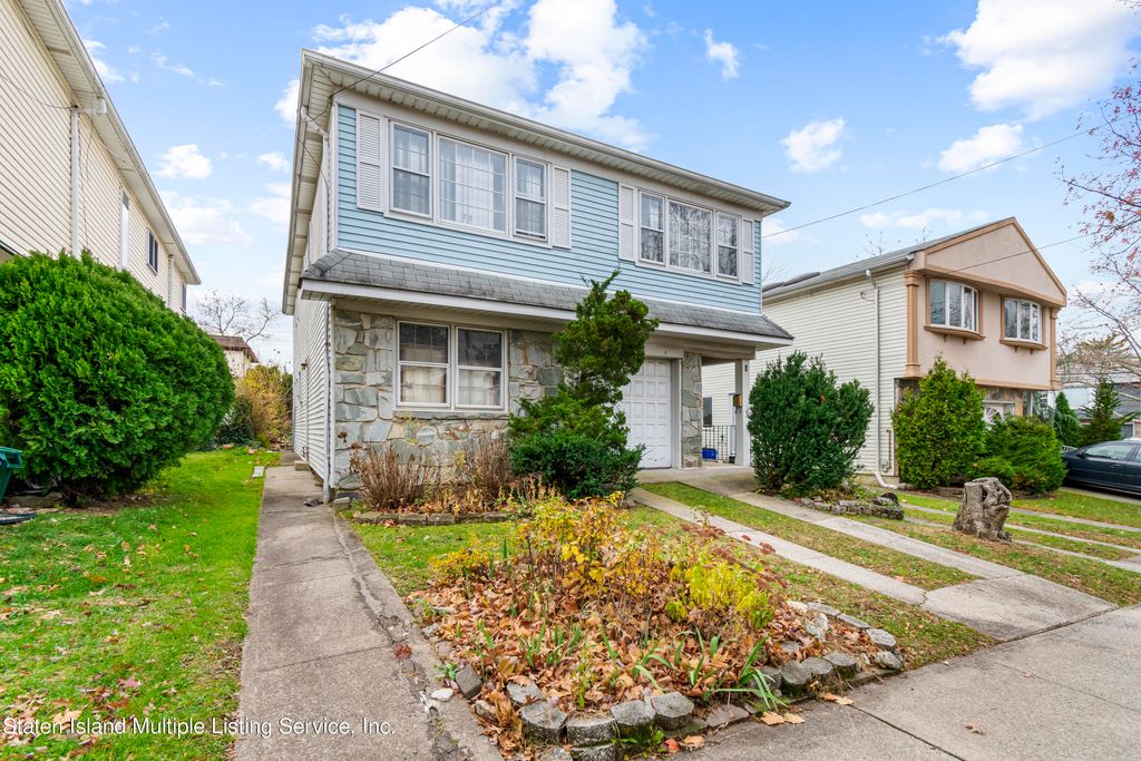 Photo of 8 President Street, Staten Island, NY 10314 (MLS # 1163907)