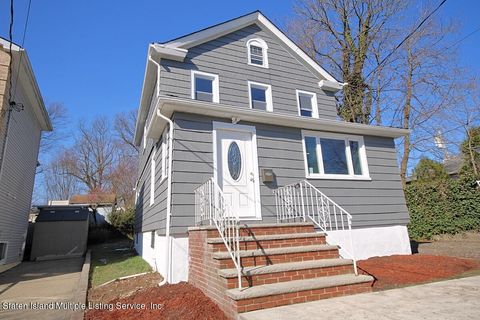 Single Family Residence in Staten Island NY 14 Woodvale Avenue.jpg