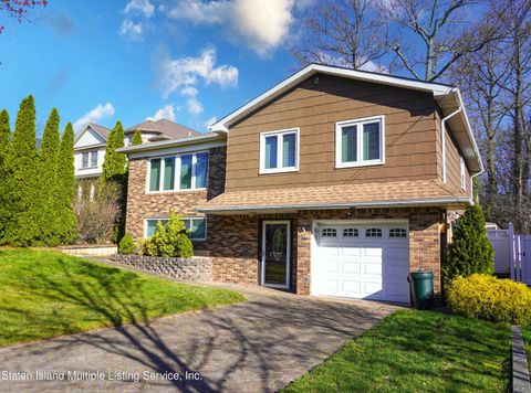 Photo of 59 Finlay Avenue, Staten Island, NY 10309 (MLS # 1161317)
