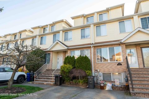 Photo of 150 Kenilworth Avenue, Staten Island, NY 10312 (MLS # 2502062)
