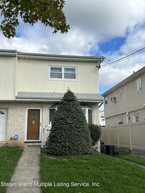 Photo of 81 Wolverine Street, Staten Island, NY 10306 (MLS # 1164924)