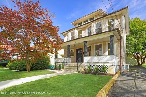 Photo of 261 Oakland Avenue, Staten Island, NY 10310 (MLS # 1165017)