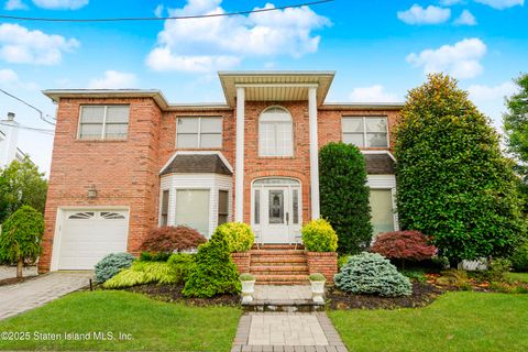Photo of 6 Kathleen Court, Staten Island, NY 10307 (MLS # 2503996)