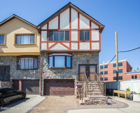 Photo of 95 Gary Court, Staten Island, NY 10314 (MLS # 1161174)