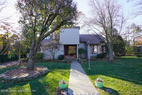 Photo of 26 Ada Place, Staten Island, NY 10301 (MLS # 2503335)