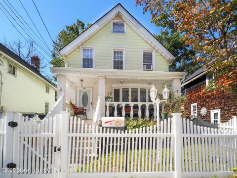 Photo of 70 Simonson Avenue, Staten Island, NY 10303 (MLS # 2505867)