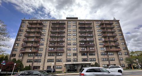 Photo of 1000 Clove Road Road #8e, Staten Island, NY 10301 (MLS # 2502574)