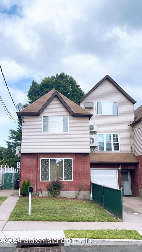 Photo of 137 Hamden Avenue, Staten Island, NY 10306 (MLS # 2405436)