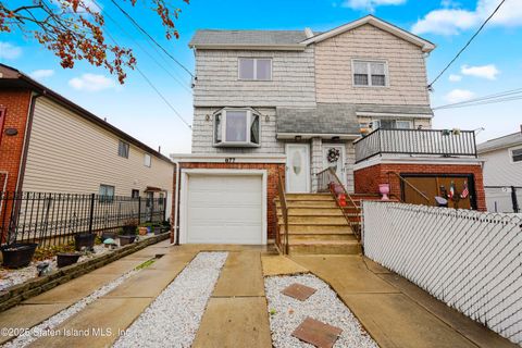Photo of 877 Tysens Ln Ln, Staten Island, NY 10306 (MLS # 2502028)