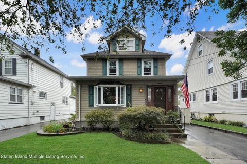 Photo of 348 Ross Avenue, Staten Island, NY 10306 (MLS # 1164408)