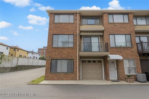 Photo of 31 Ramsey Lane, Staten Island, NY 10314 (MLS # 2506800)