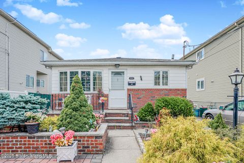 Photo of 1255 Mason Avenue, Staten Island, NY 10306 (MLS # 2504216)