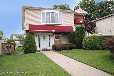 Photo of 3993 Richmond Avenue, Staten Island, NY 10312 (MLS # 2403276)