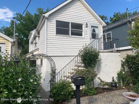 Photo of 133 Beachview Avenue, Staten Island, NY 10306 (MLS # 1163768)