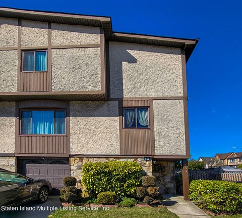 Photo of 150 Morani Street, Staten Island, NY 10314 (MLS # 2401384)