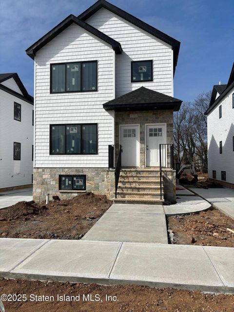 Photo of 284 Eltingville Boulevard, Staten Island, NY 10312 (MLS # 2501354)