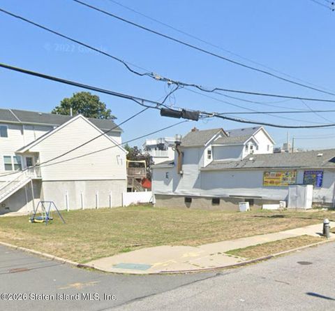 Photo of 649 Oceanside Avenue, Staten Island, NY 10305 (MLS # 2601268)