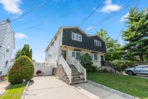 Photo of 185 Woodrow Road, Staten Island, NY 10312 (MLS # 2505865)