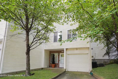 Photo of 1320 Arthur Kill Road, Staten Island, NY 10312 (MLS # 2404584)