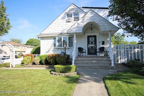 Photo of 278 Sycamore Street, Staten Island, NY 10312 (MLS # 2403154)