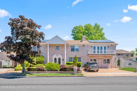 Photo of 30 Alverson Loop, Staten Island, NY 10309 (MLS # 2602735)
