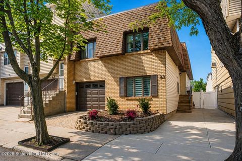 Photo of 93 Mimosa Lane, Staten Island, NY 10312 (MLS # 2602360)