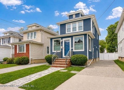 Photo of 39 Burnside Avenue, Staten Island, NY 10302 (MLS # 2602146)