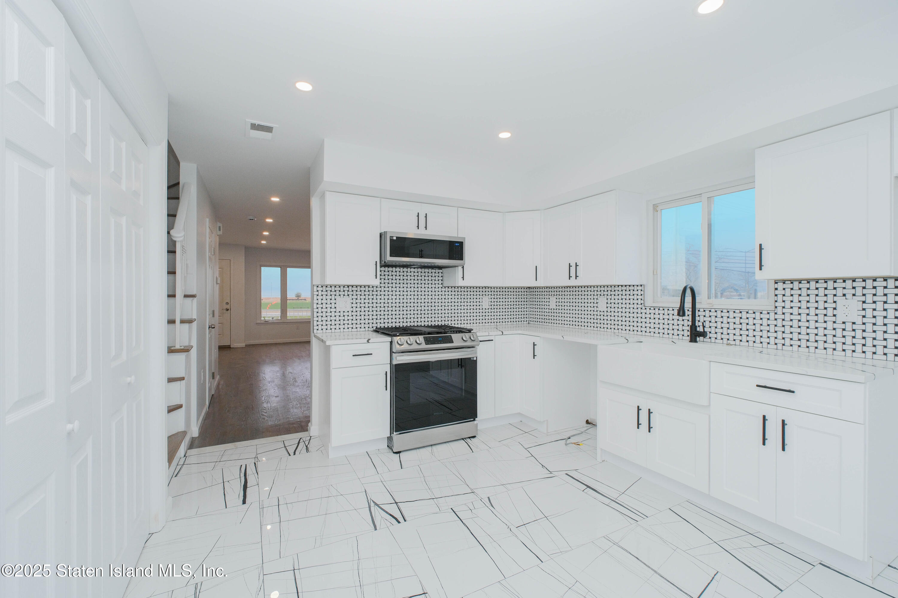 799 Father Capodanno Boulevard, Staten Island, New York image 18