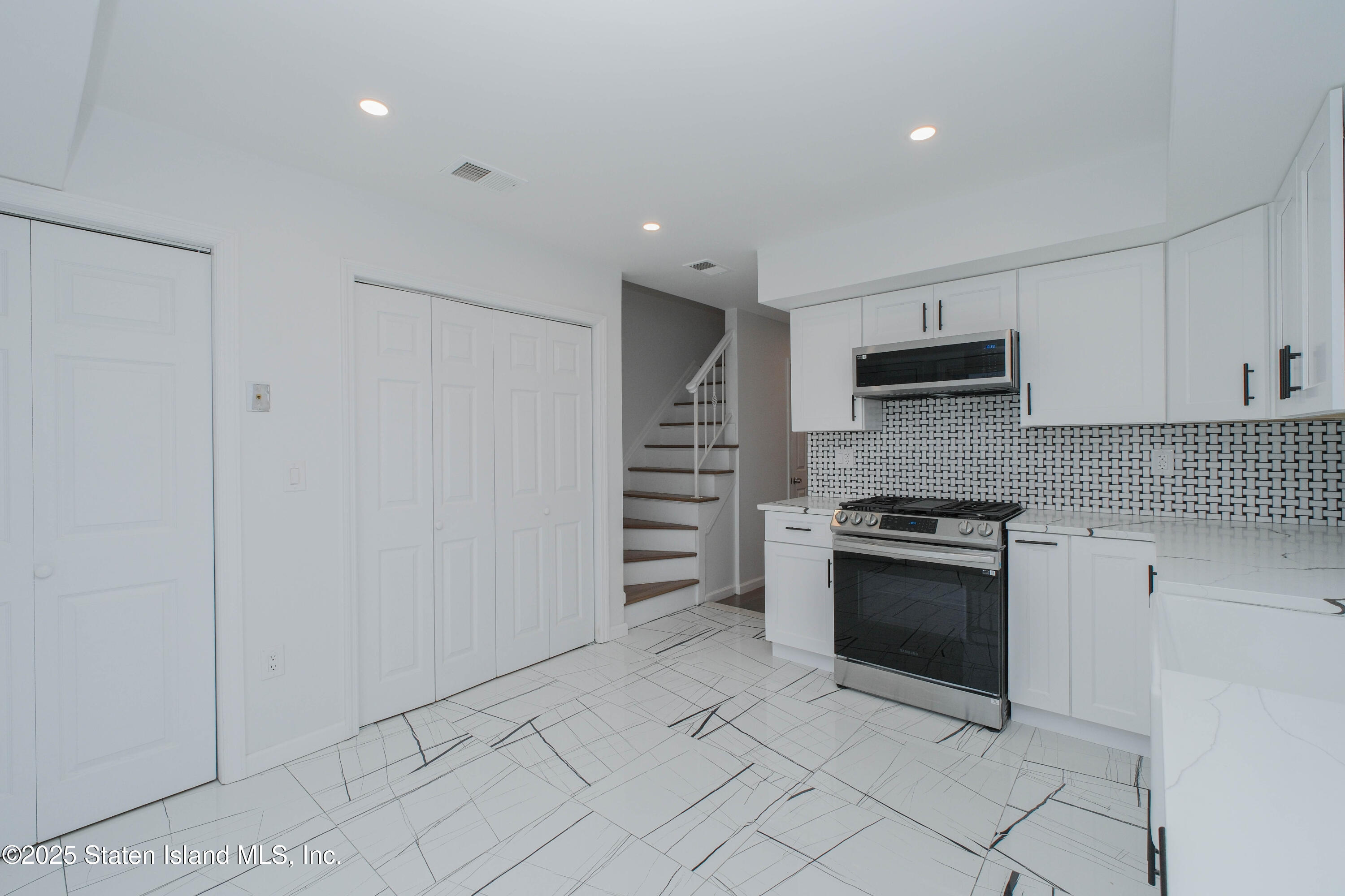 799 Father Capodanno Boulevard, Staten Island, New York image 17