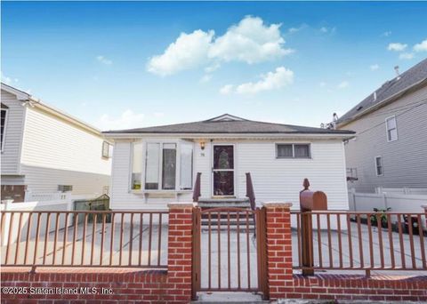 Photo of 76 Foch Avenue, Staten Island, NY 10305 (MLS # 2501610)