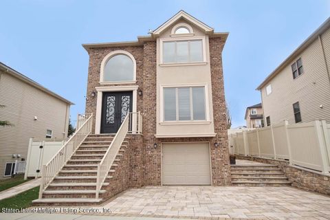 Photo of 61 Brookside Loop, Staten Island, NY 10309 (MLS # 1160409)