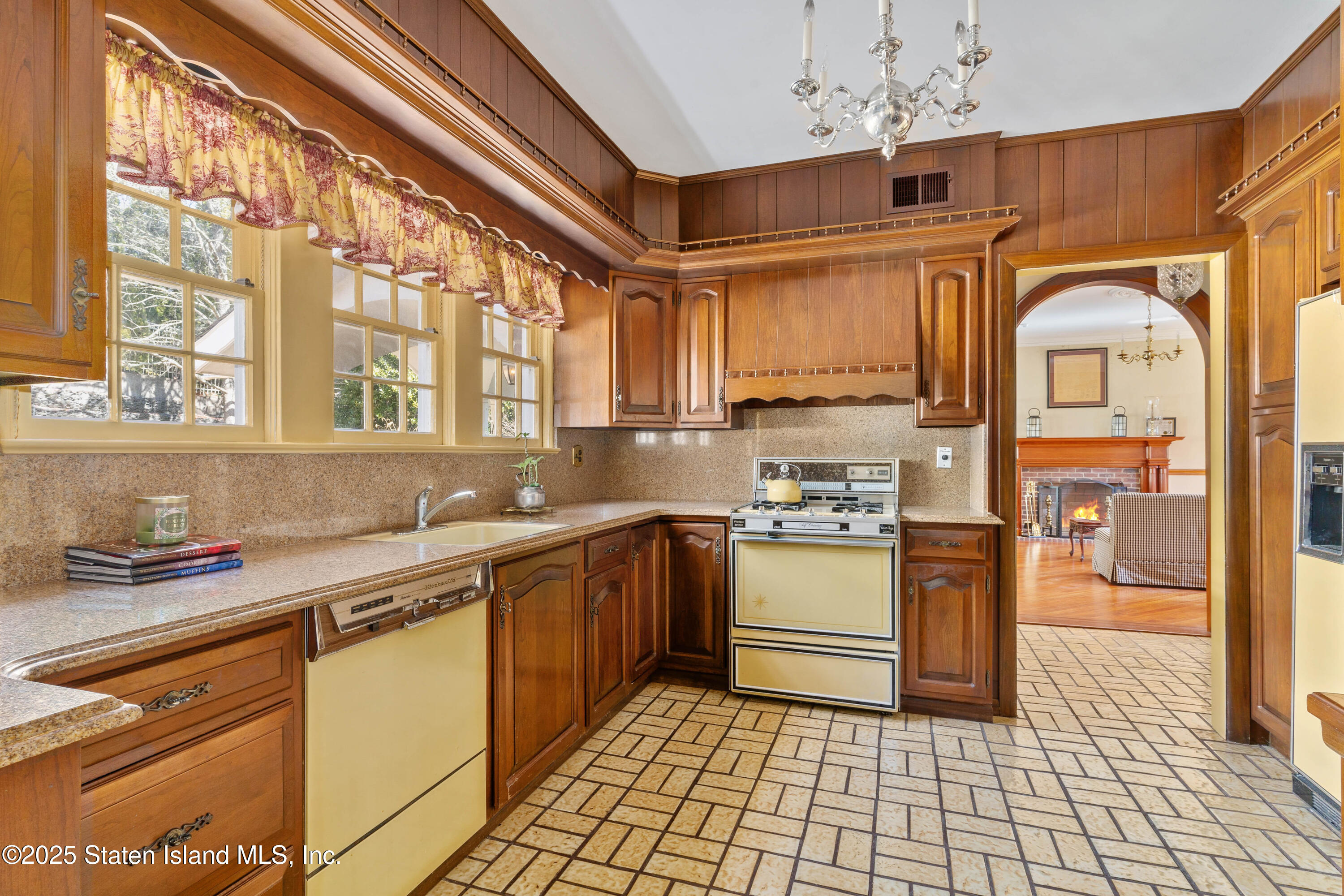 8 Circle Road, Staten Island, New York image 14