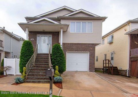 Photo of 776 Rathbun Avenue, Staten Island, NY 10309 (MLS # 2402018)