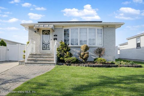 Photo of 223 Amber Street, Staten Island, NY 10306 (MLS # 2601753)