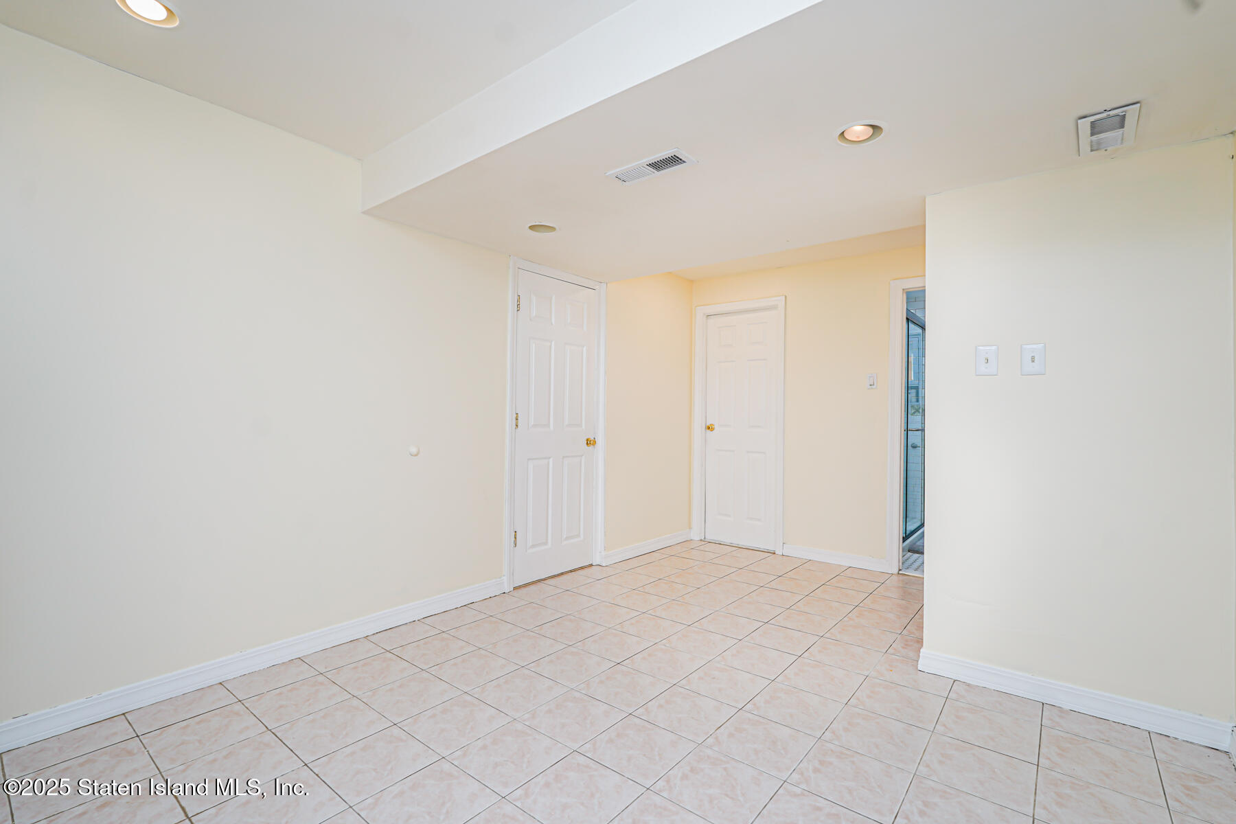 374 Tysens Lane, Staten Island, New York image 33
