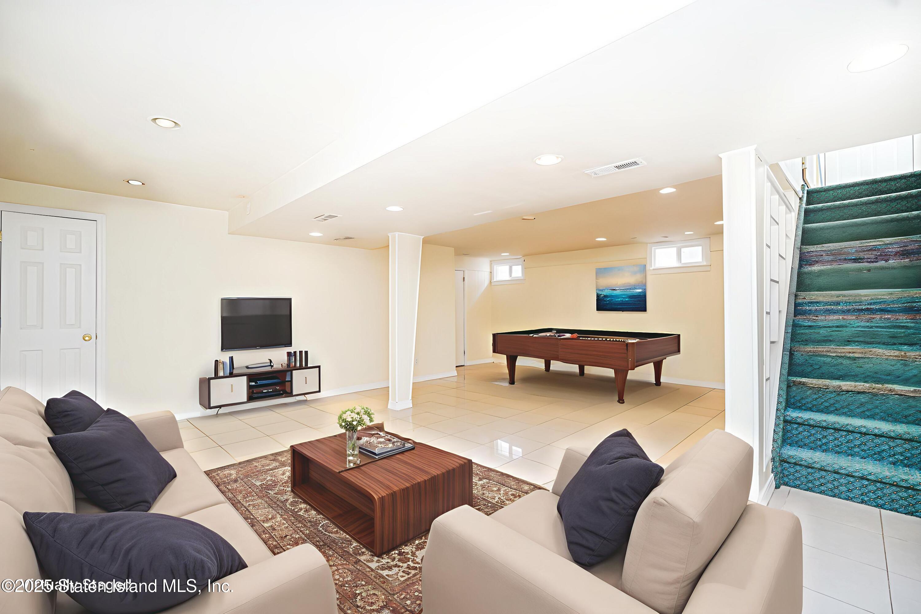 374 Tysens Lane, Staten Island, New York image 24