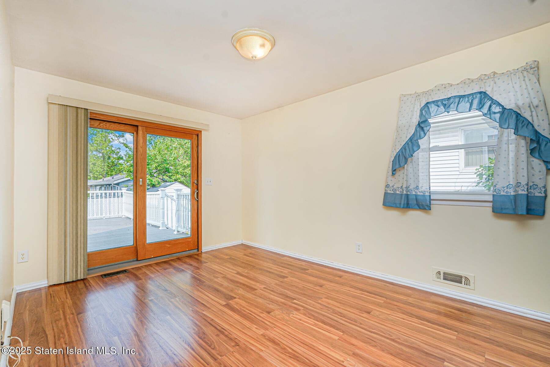 374 Tysens Lane, Staten Island, New York image 15