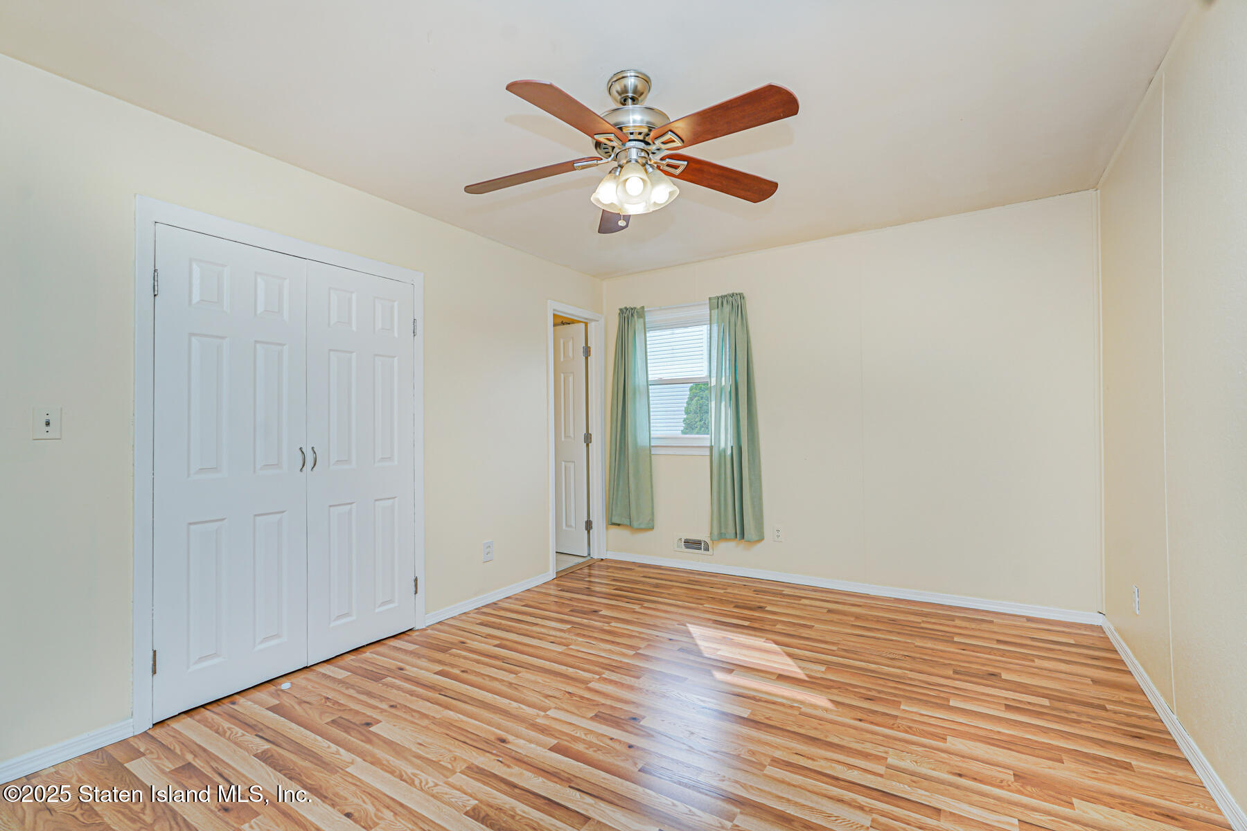 374 Tysens Lane, Staten Island, New York image 11