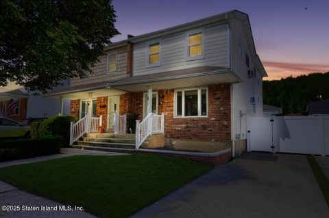 Photo of 80 Gold Avenue, Staten Island, NY 10312 (MLS # 2503039)