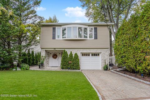 Photo of 93 Wheeling Avenue, Staten Island, NY 10309 (MLS # 2505560)
