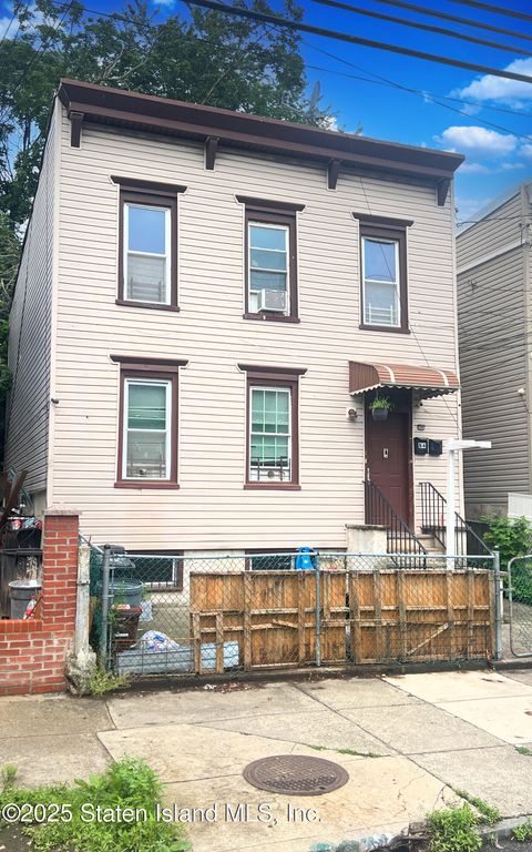 Photo of 94 Gordon Street, Staten Island, NY 10304 (MLS # 2601701)
